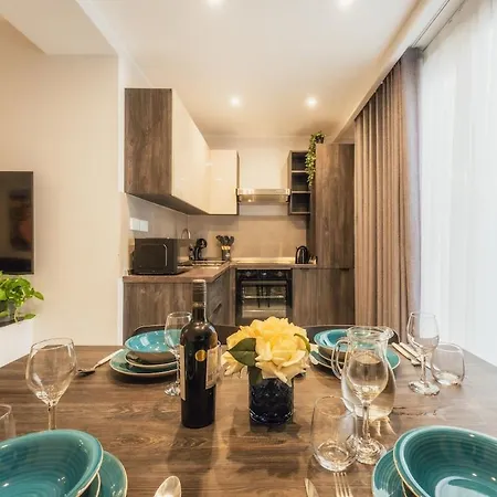 Apartment New - Only Unit 6 - Modern 2-bedroom With Common Heated Jacuzzi By Sf Homes *