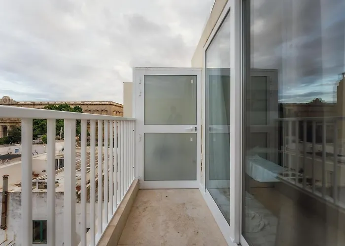 New - Only Unit 6 - Modern 2-bedroom With Common Heated Jacuzzi By Sf Homes Apartman