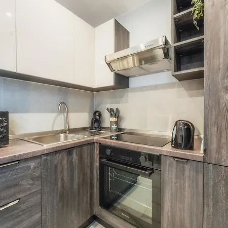 Apartament New - Only Unit 6 - Modern 2-bedroom With Common Heated Jacuzzi By Sf Homes *