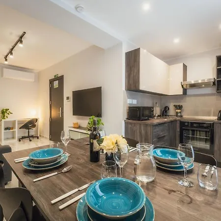 Apartment New - Only Unit 6 - Modern 2-bedroom With Common Heated Jacuzzi By Sf Homes Saint Julian's